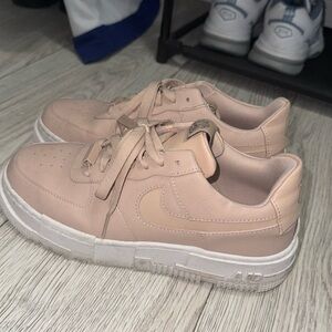 Nike Air Force 1 light pink